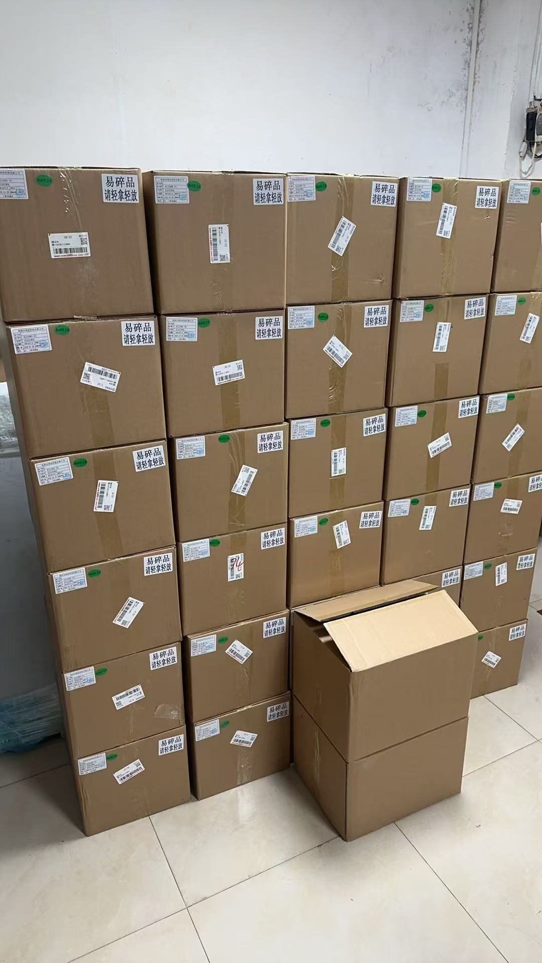 20.000 3,5-tommer LCD-skærme leveret til en singaporeansk kunde til tiden.
